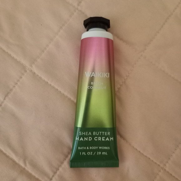 Bath & Body Works Pure Wonder Gift Set and Waikiki Beach Coconut Hand Cream - Picture 3 of 5